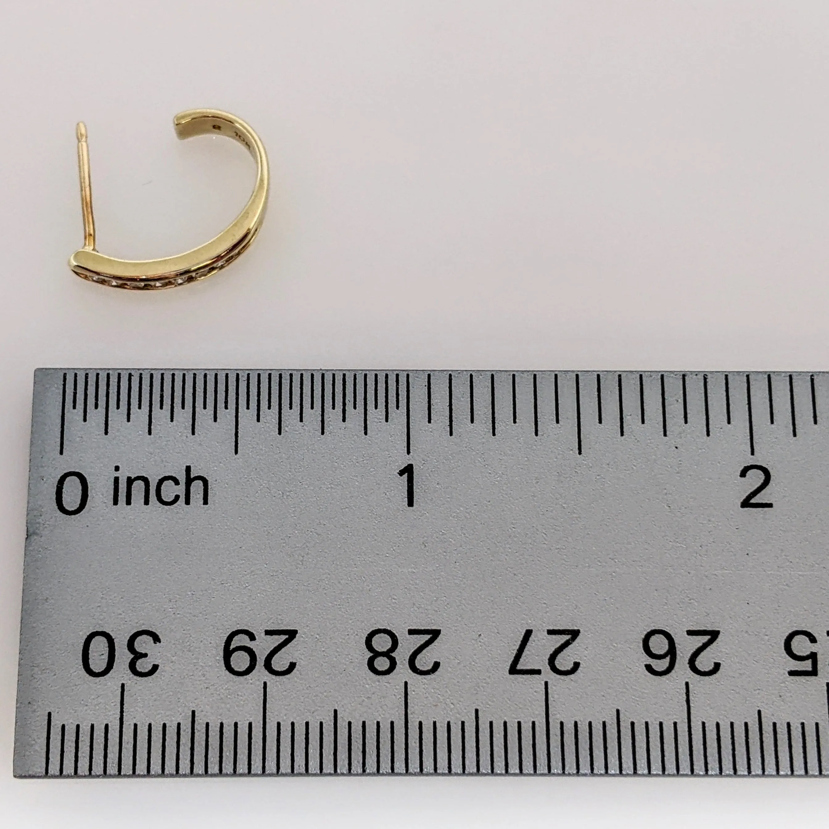 10K .24 CARAT TOTAL WEIGHT I1 P DIAMOND ROUND (16) CHANNEL SET J HOOP ESTATE EARRINGS 2.5 GRAMS