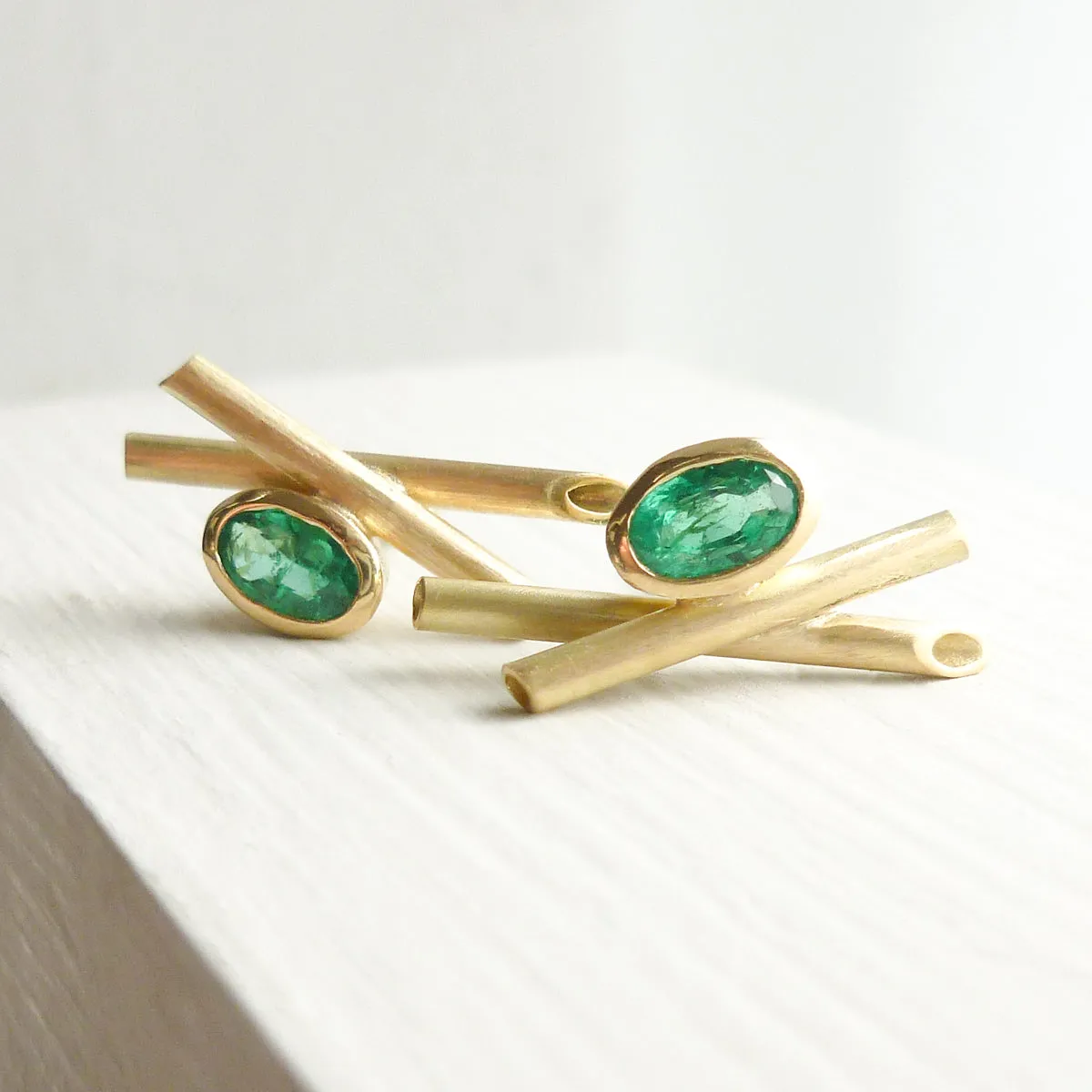 18ct gold and emerald contemporary earrings