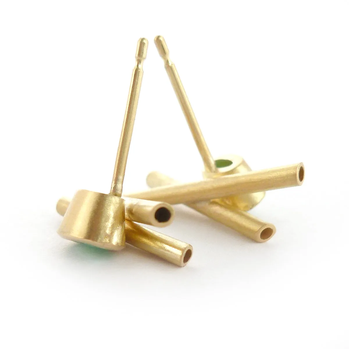 18ct gold and emerald contemporary earrings