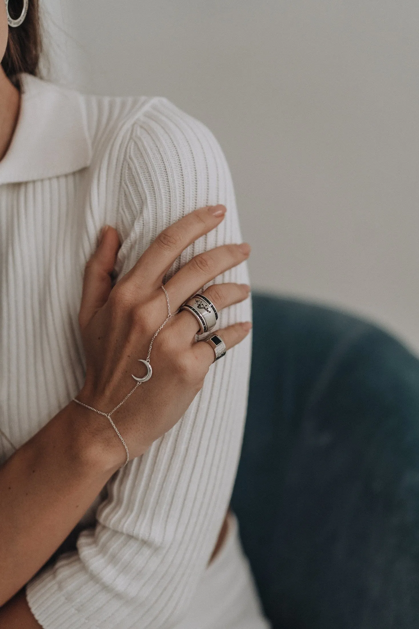 Black Zircon Line Ring