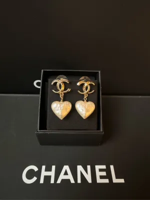 Chanel 22C Classic CC White Heart Pearls Earrings Set
