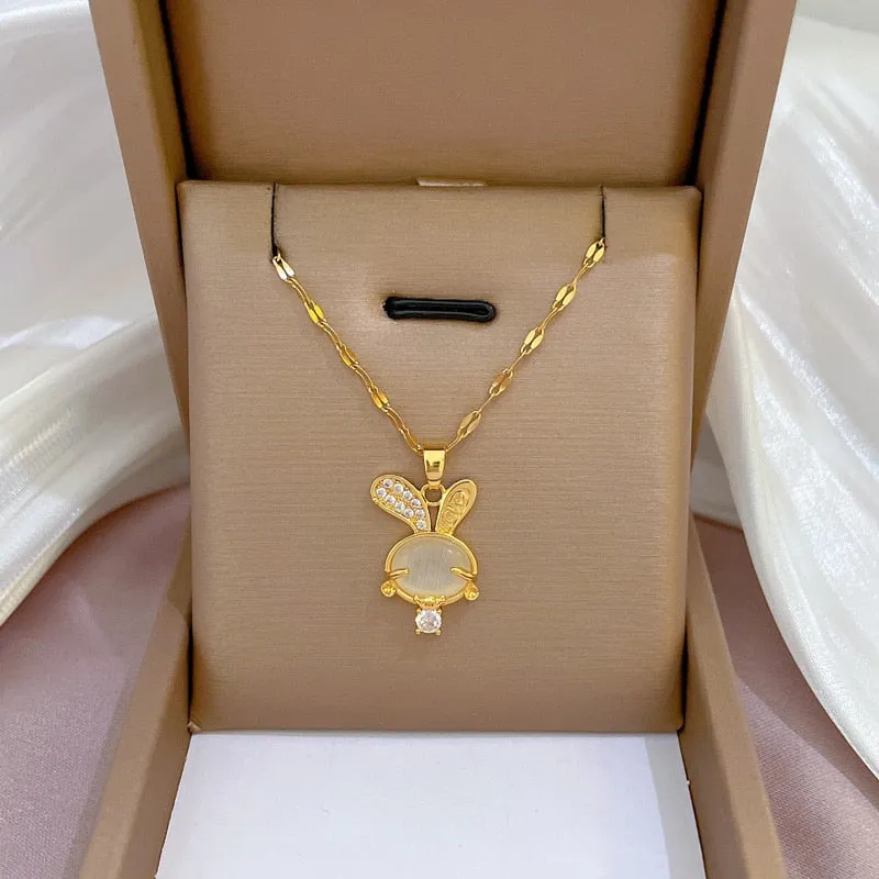 Classic Temperament Letter Flower Pendant Short Necklace For Women