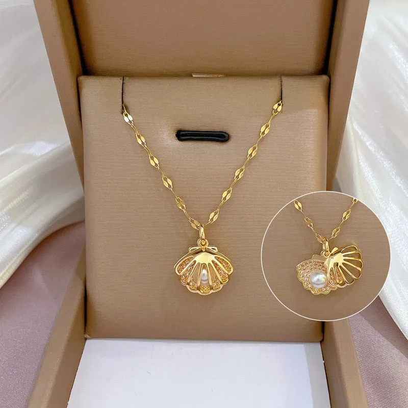 Classic Temperament Letter Flower Pendant Short Necklace For Women