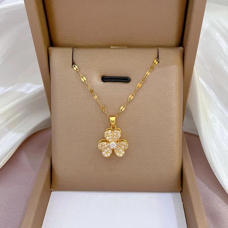 Classic Temperament Letter Flower Pendant Short Necklace For Women
