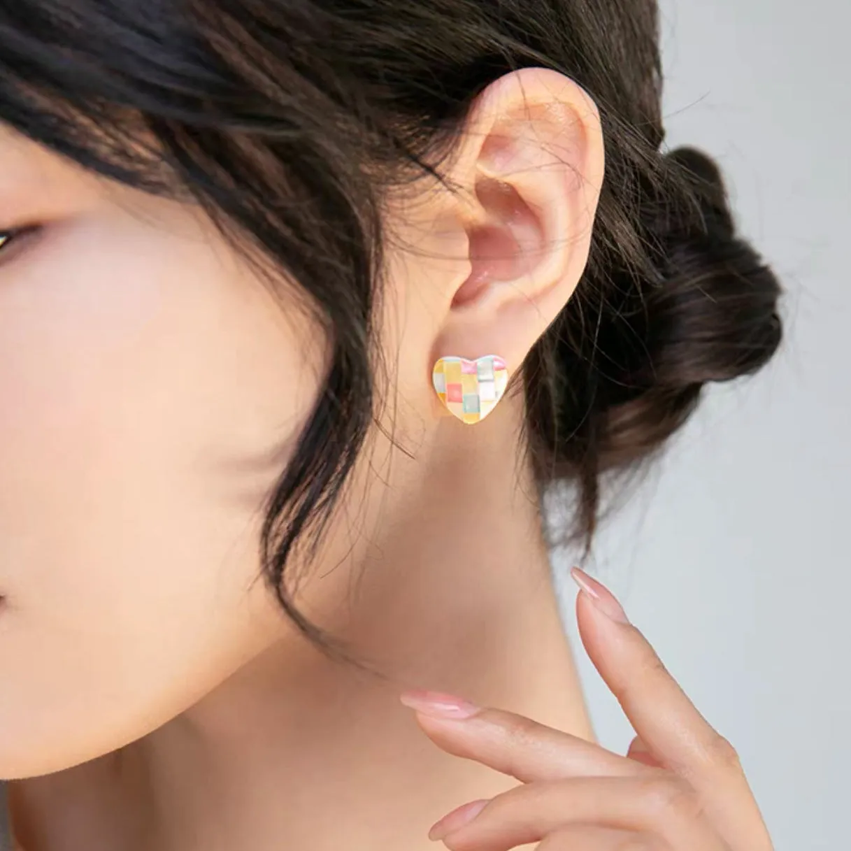 Colorful Heart Pearl Shell Stud Earrings - Colorful / White
