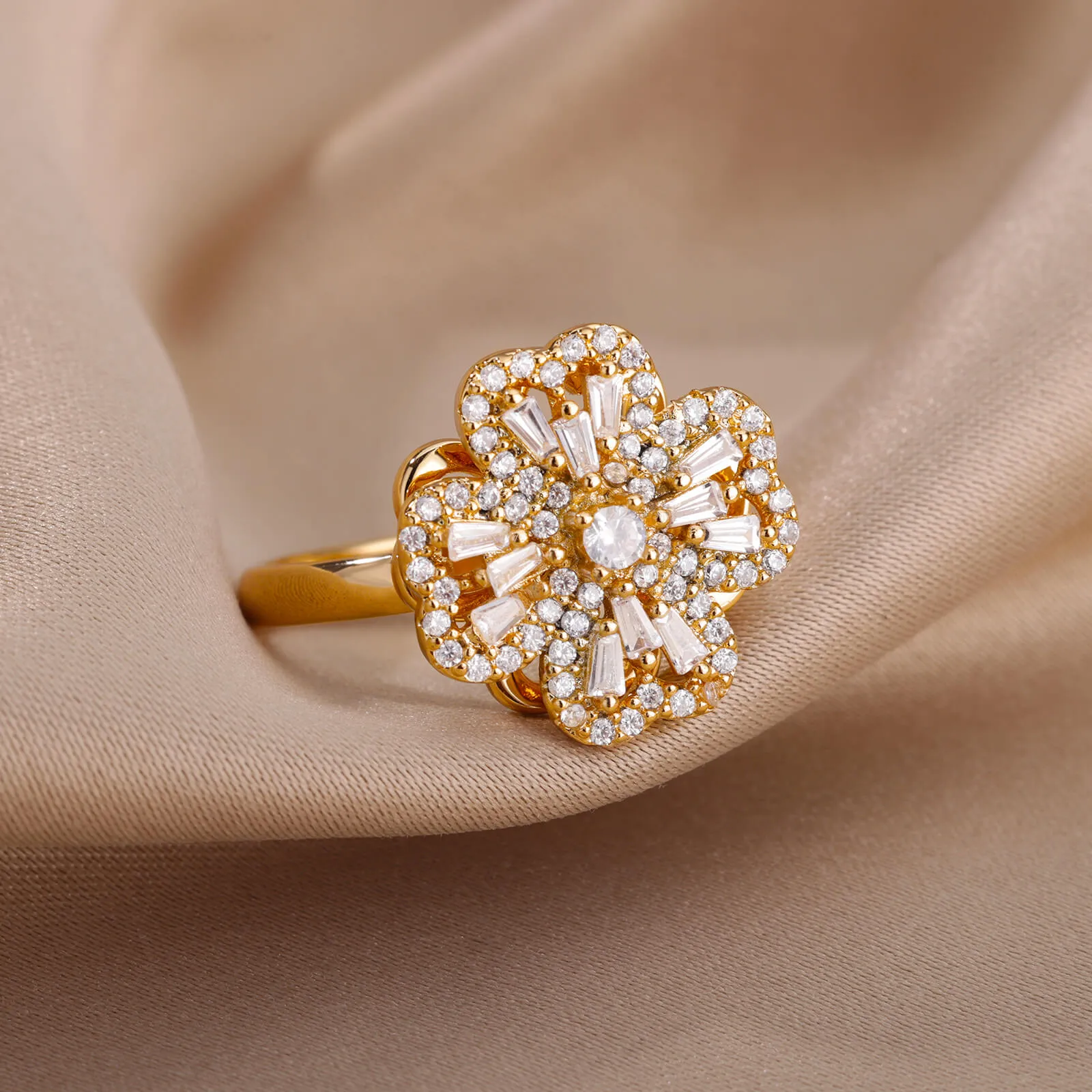 Elegant Four-Leaf Clover Stainless Steel Rings - A Touch of Luck and Style