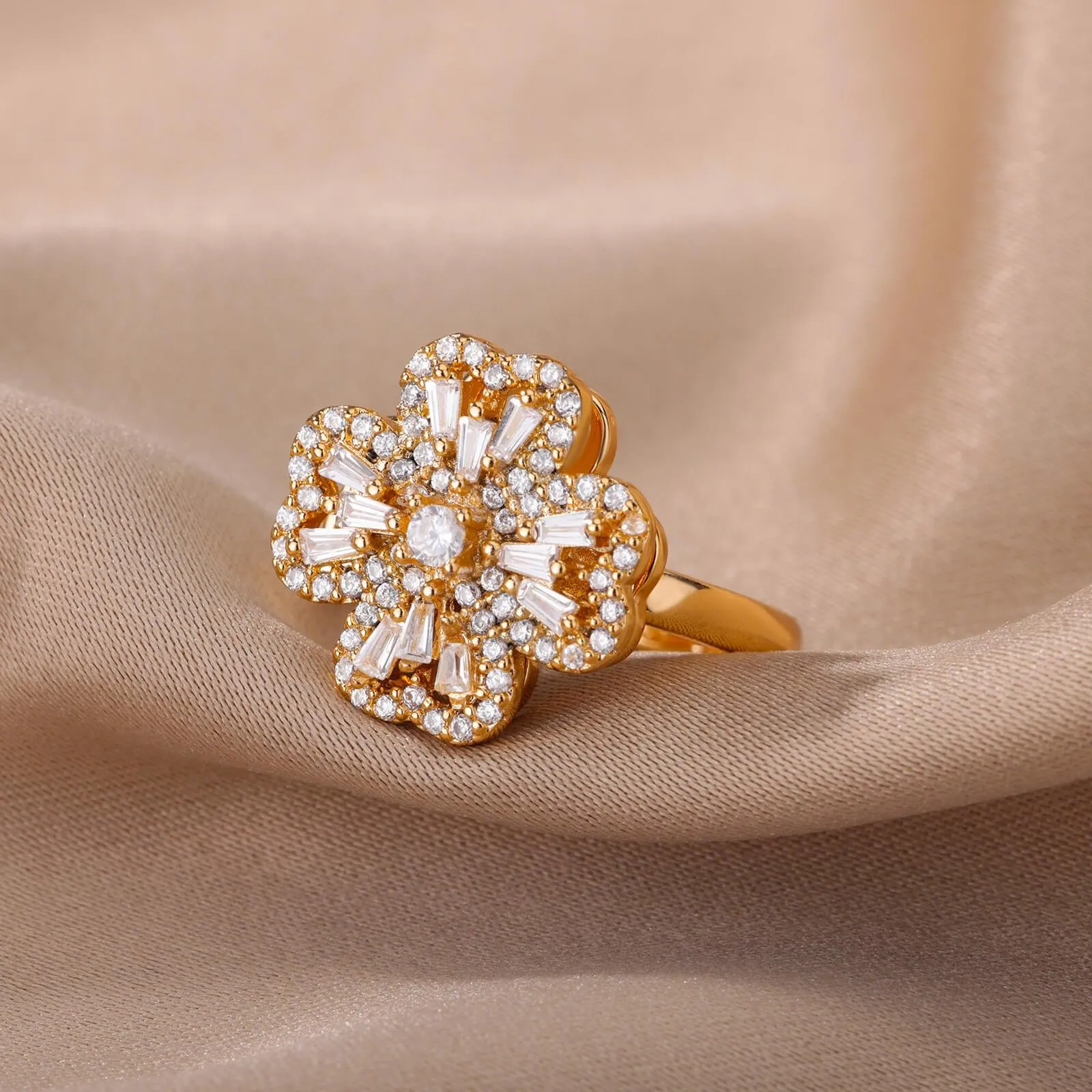 Elegant Four-Leaf Clover Stainless Steel Rings - A Touch of Luck and Style