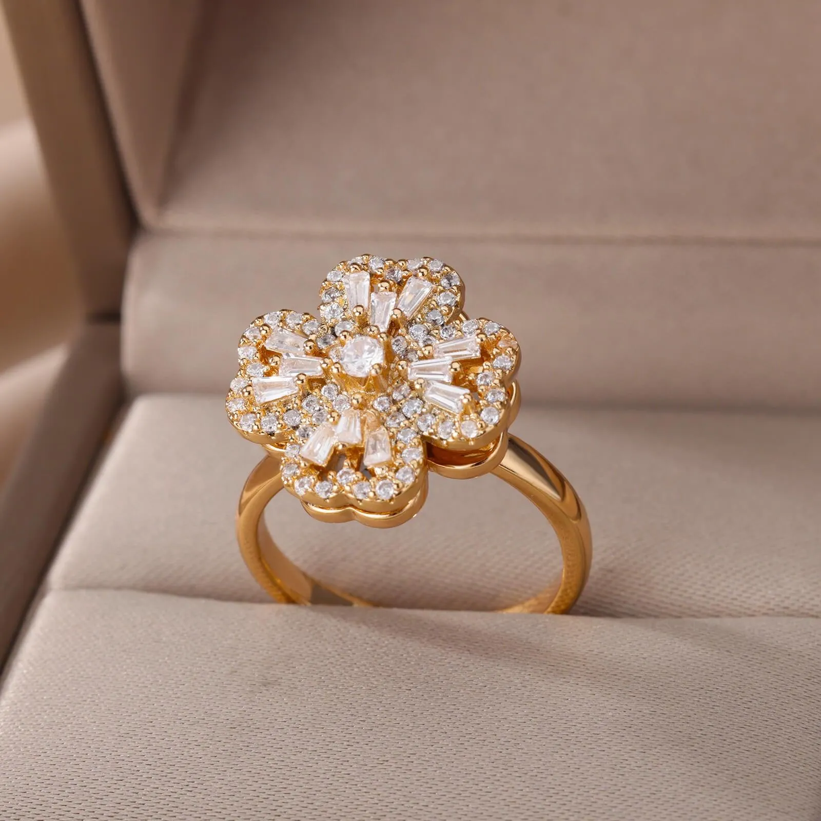 Elegant Four-Leaf Clover Stainless Steel Rings - A Touch of Luck and Style