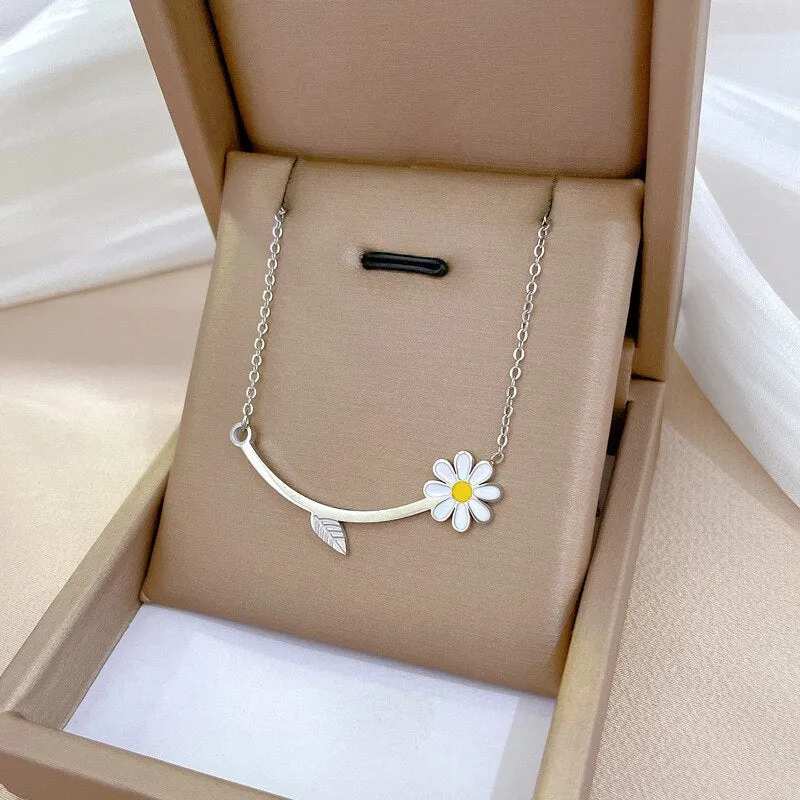 Gold Plated Elegant Leaves Daisy Flower Pendant Neckalce For Women