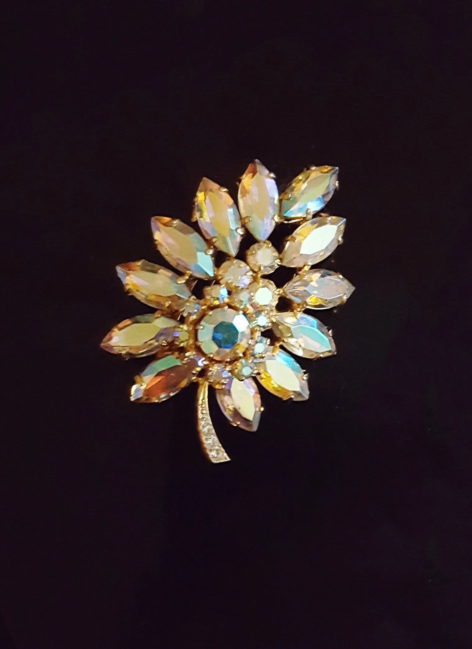 Gorgeous aurora borealis rhinestones with mirrored pink hues brooch | 1950s  rhinestone pin
