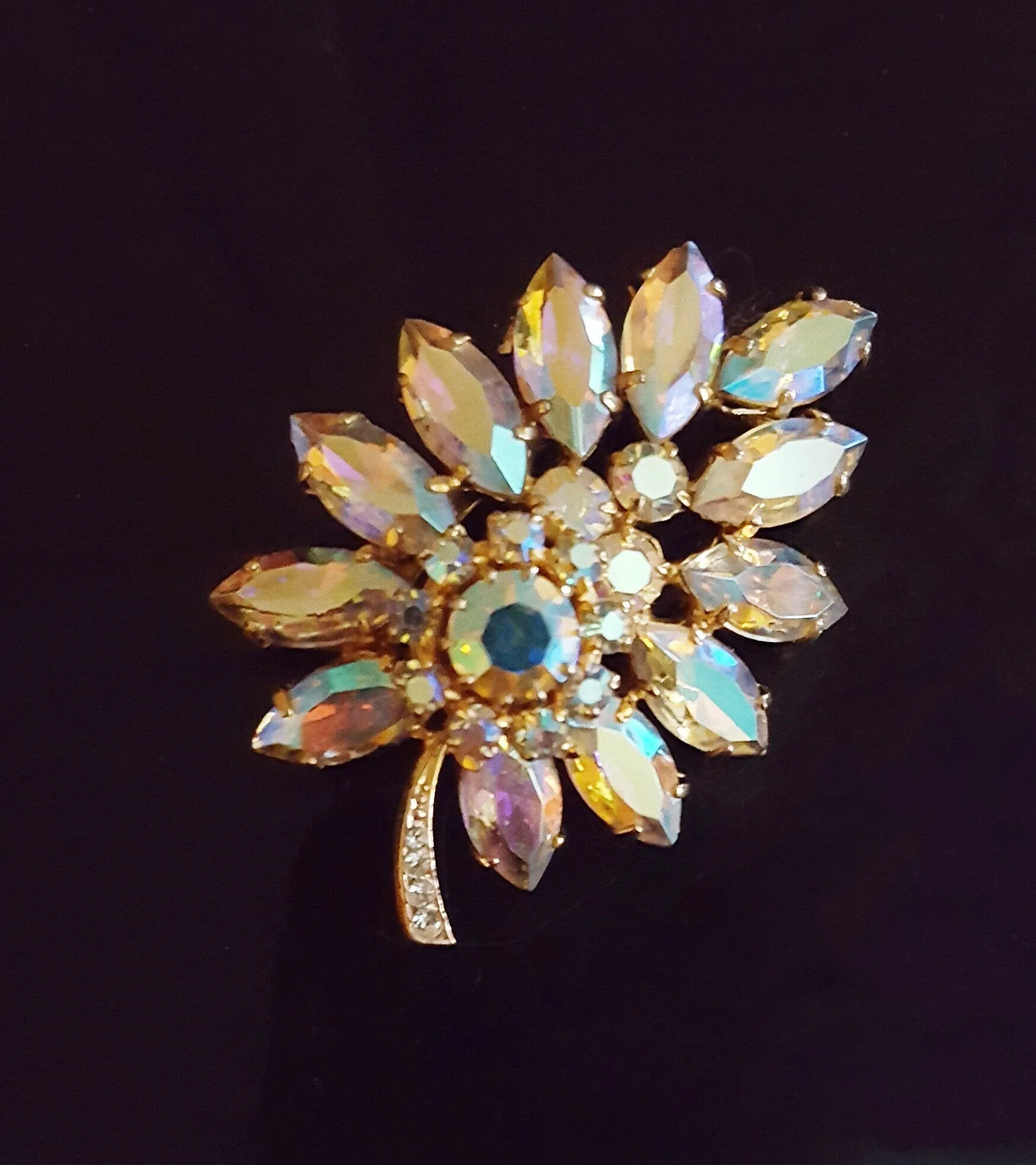 Gorgeous aurora borealis rhinestones with mirrored pink hues brooch | 1950s  rhinestone pin
