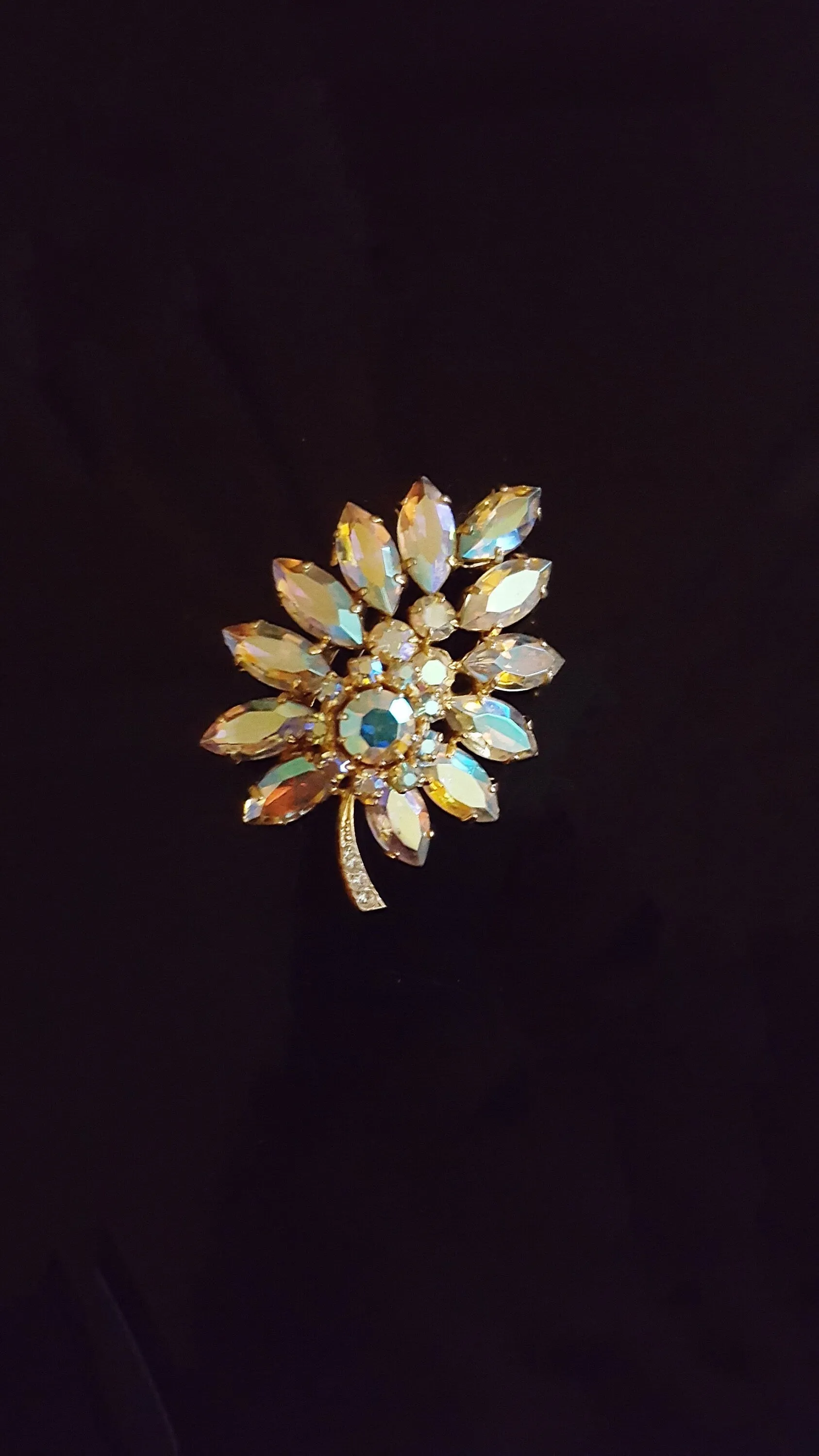 Gorgeous aurora borealis rhinestones with mirrored pink hues brooch | 1950s  rhinestone pin