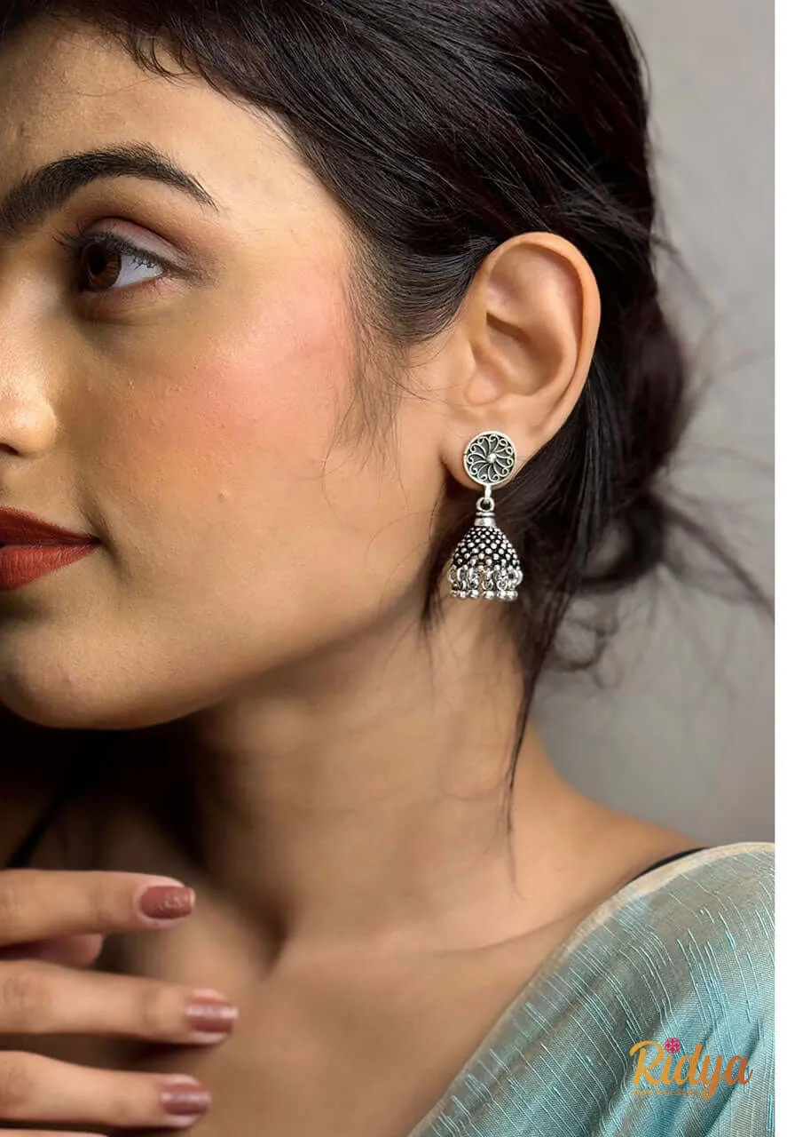 Jaali Work Elegant Jhumka Earring