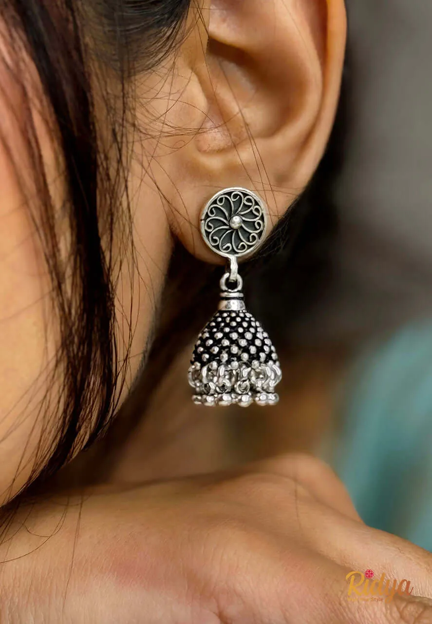 Jaali Work Elegant Jhumka Earring