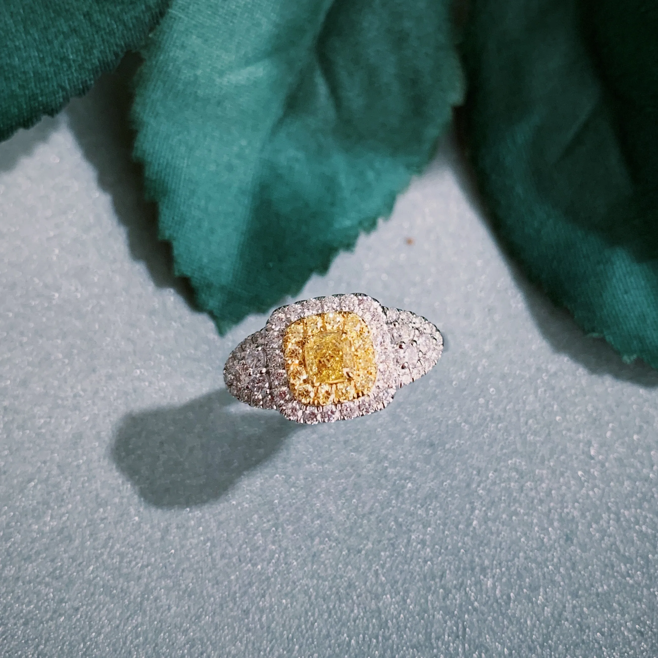 Platinum 900 and 18K Yellow Gold Yellow Diamond Ring