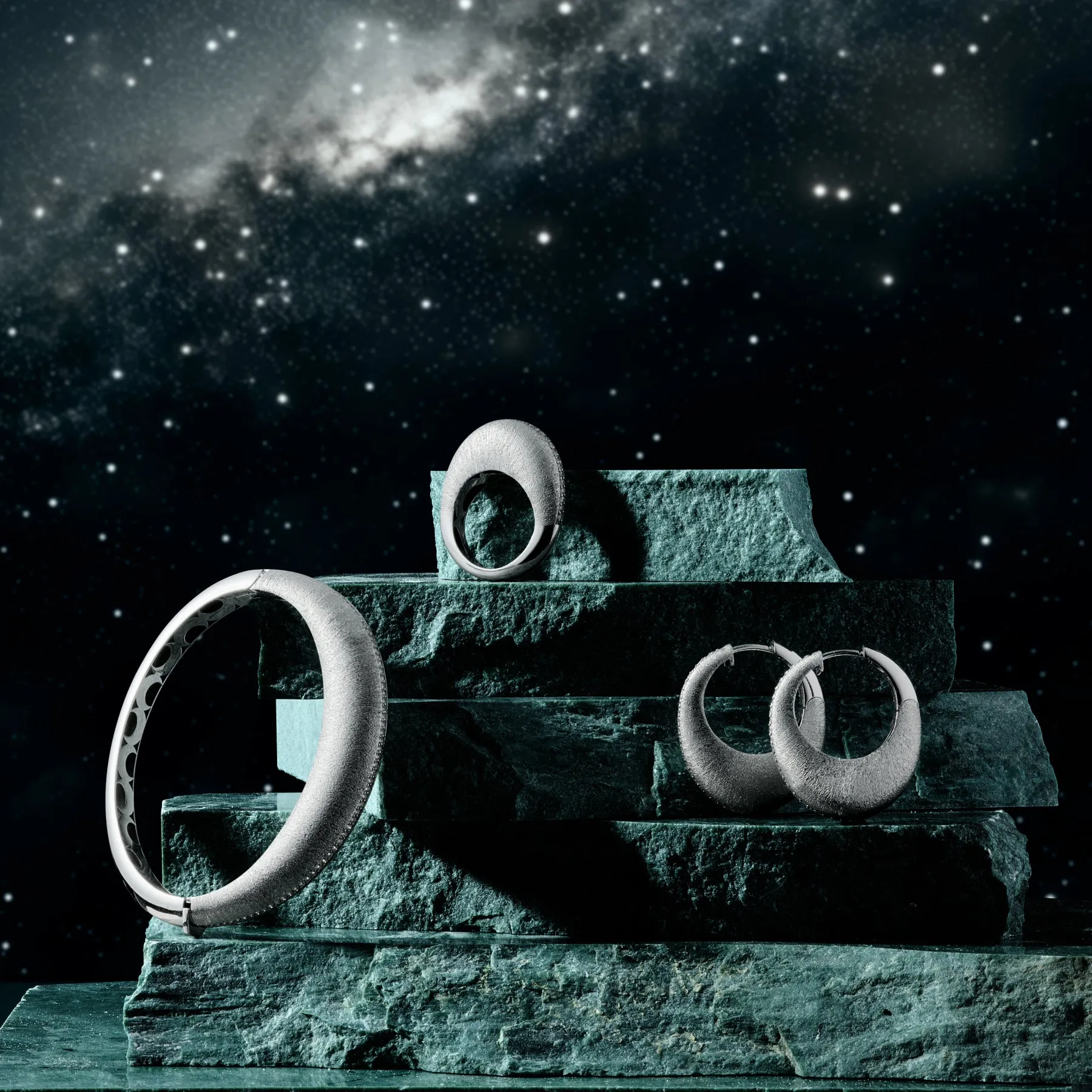 RADIANT NIGHTS RING