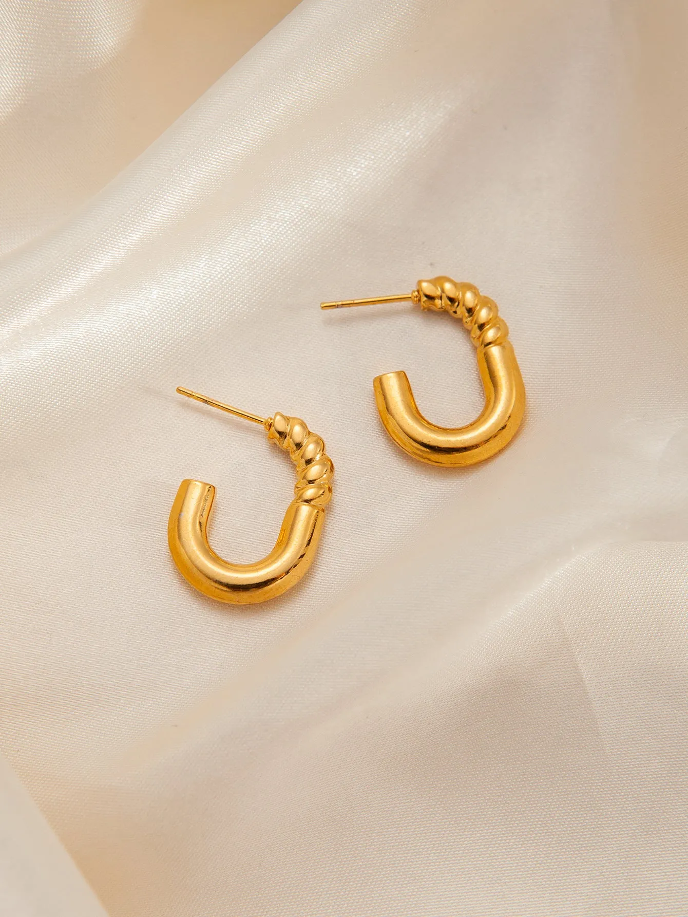 Wholesale Trendyy Metal Titanium Steel Geometric Glossy Retro Versatile Stainless Steel Earrings