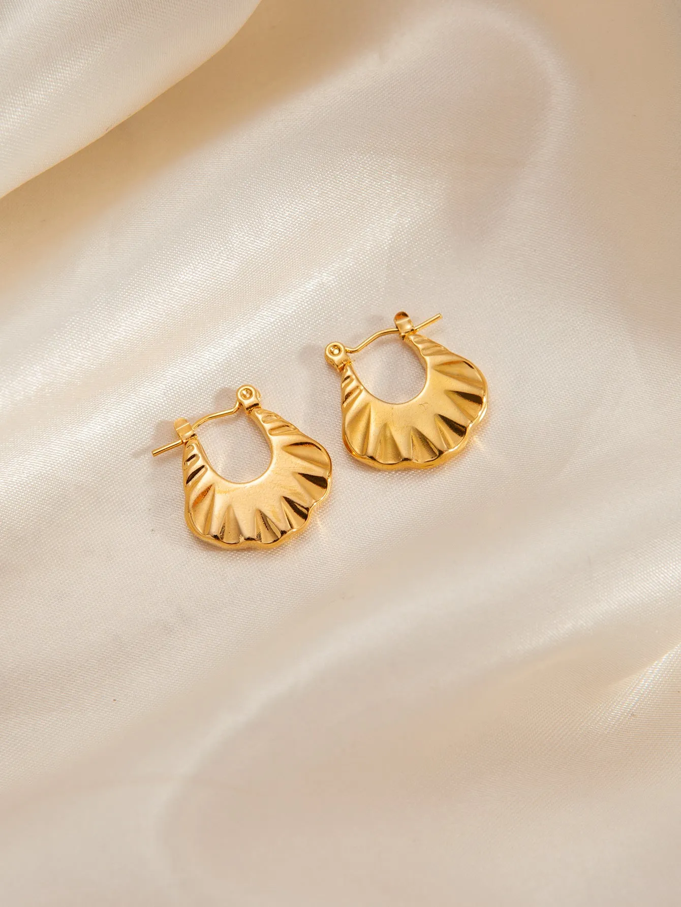 Wholesale Trendyy Metal Titanium Steel Geometric Glossy Retro Versatile Stainless Steel Earrings