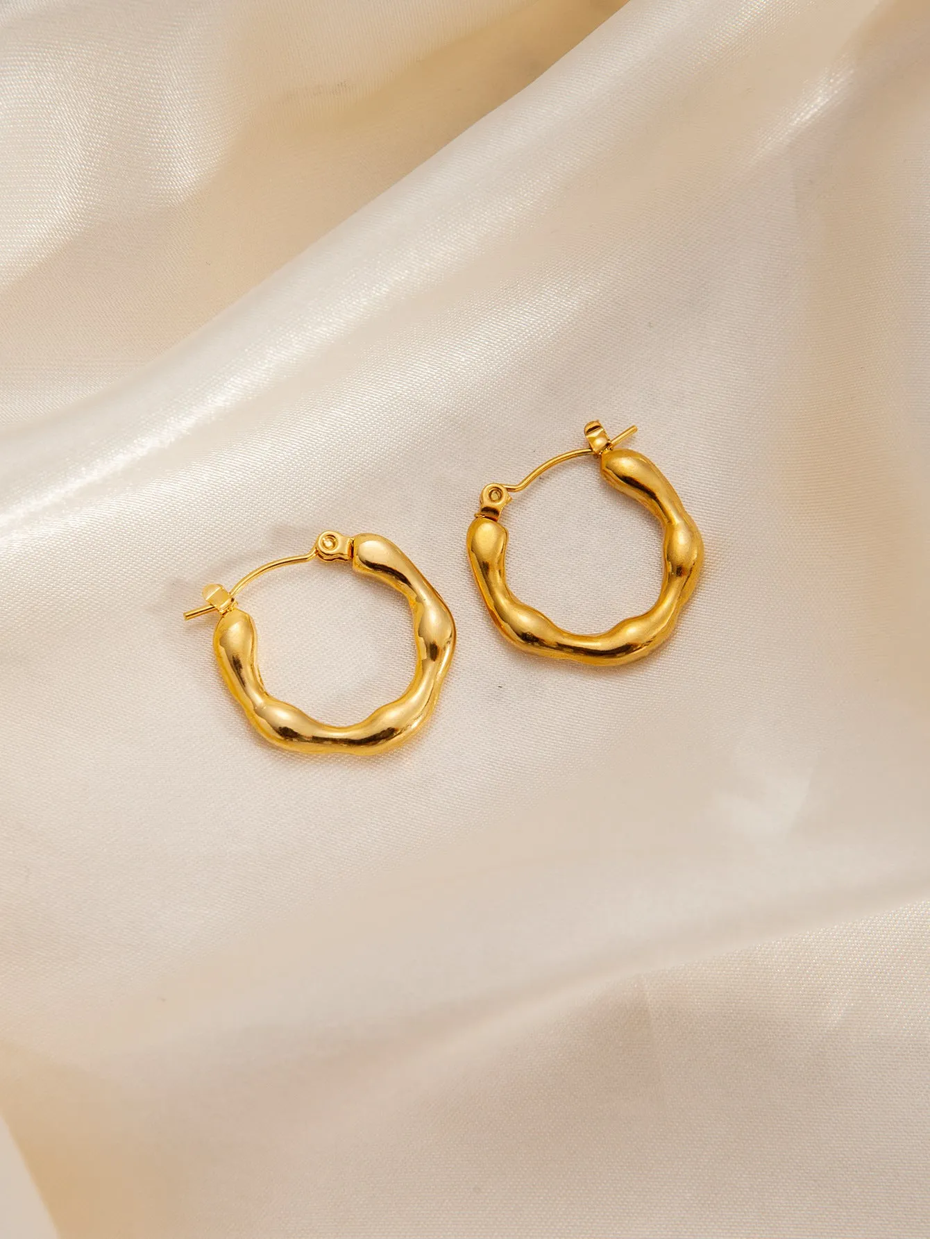 Wholesale Trendyy Metal Titanium Steel Geometric Glossy Retro Versatile Stainless Steel Earrings