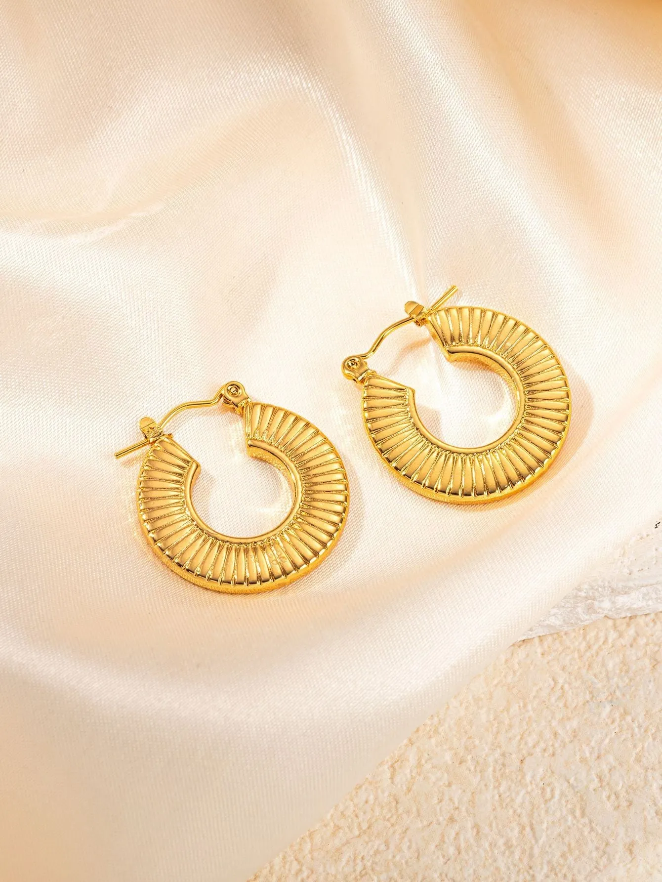 Wholesale Trendyy Metal Titanium Steel Geometric Glossy Retro Versatile Stainless Steel Earrings