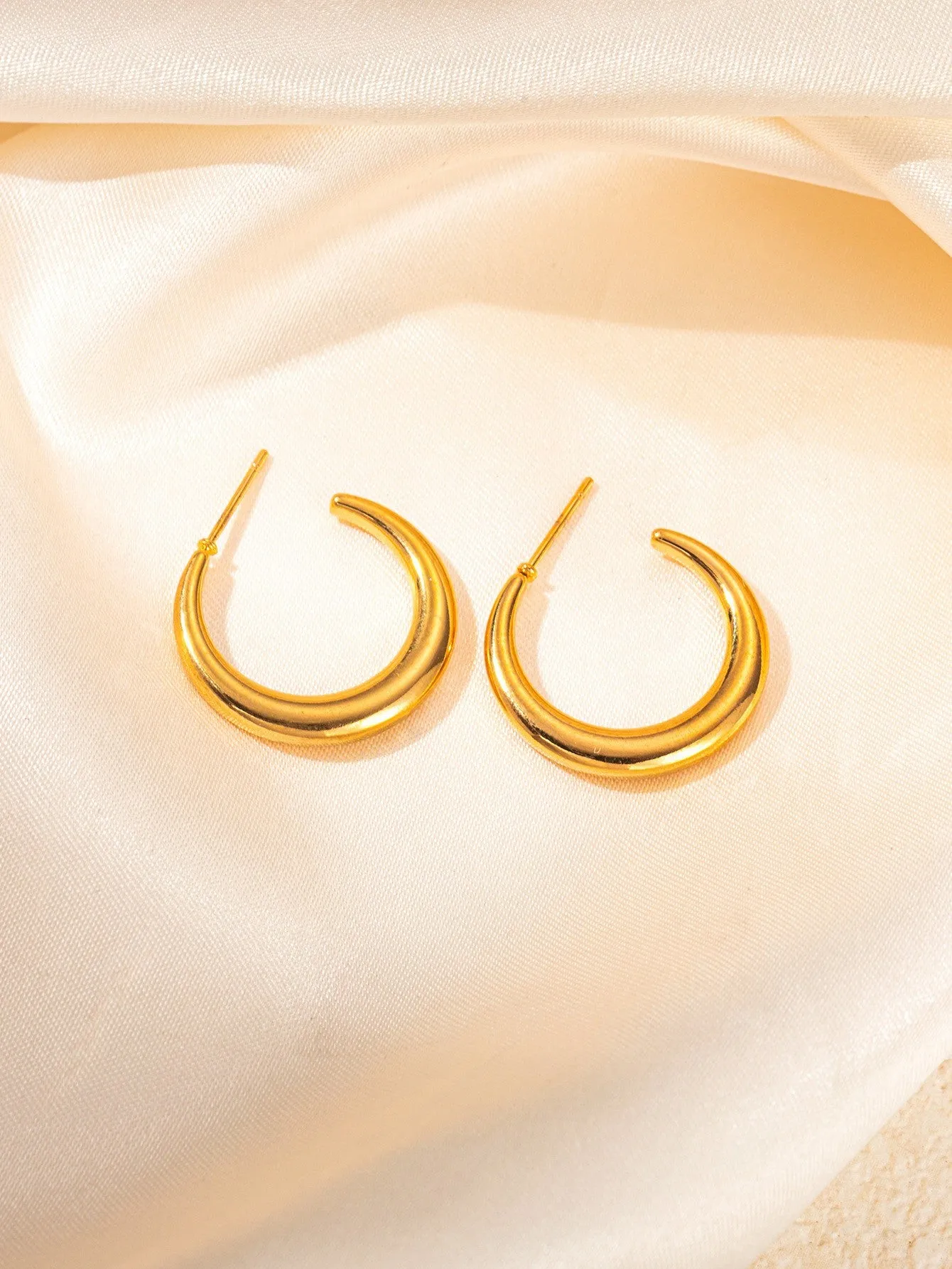 Wholesale Trendyy Metal Titanium Steel Geometric Glossy Retro Versatile Stainless Steel Earrings