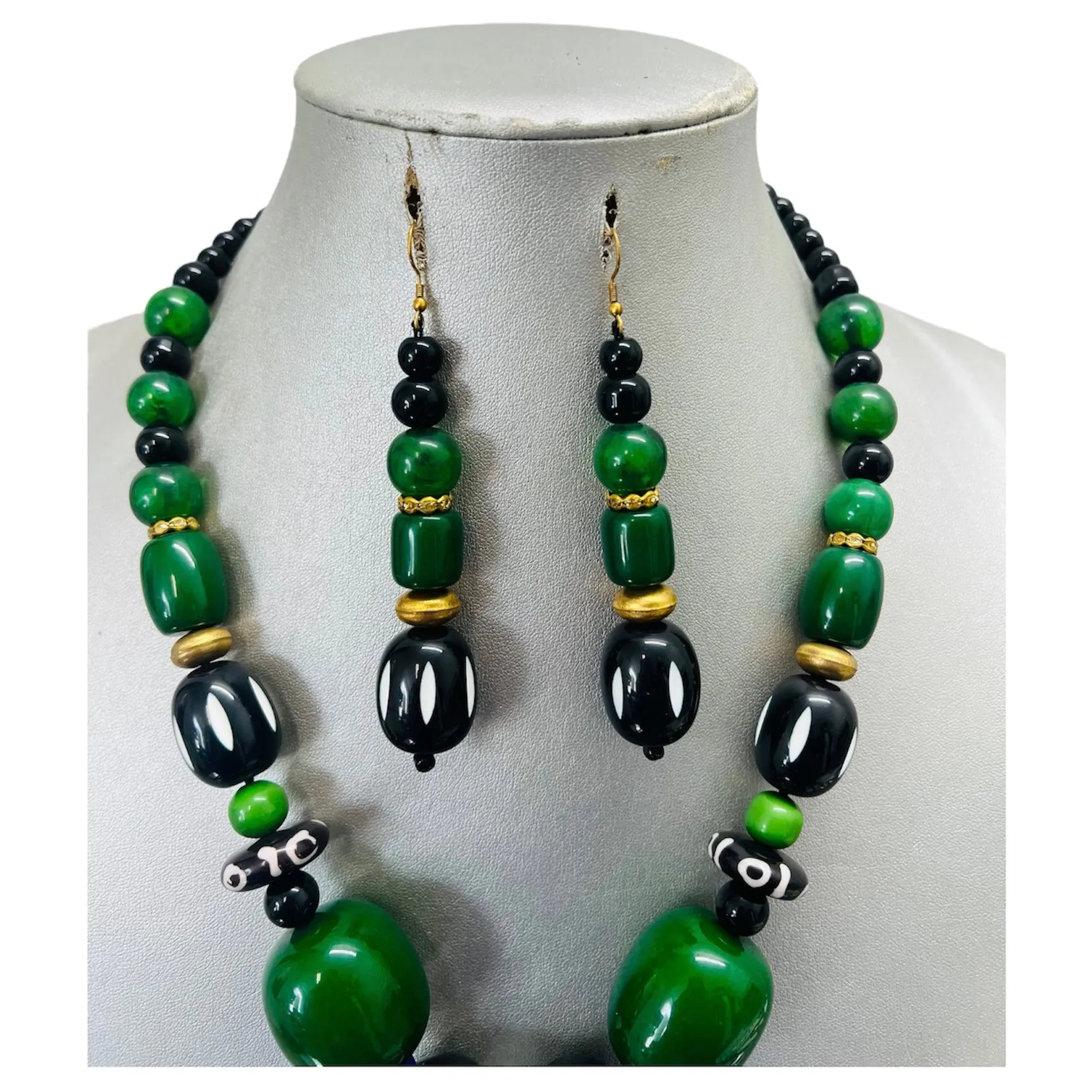 Women's Cowrie Shell Pendant Necklace with Colorful Stones