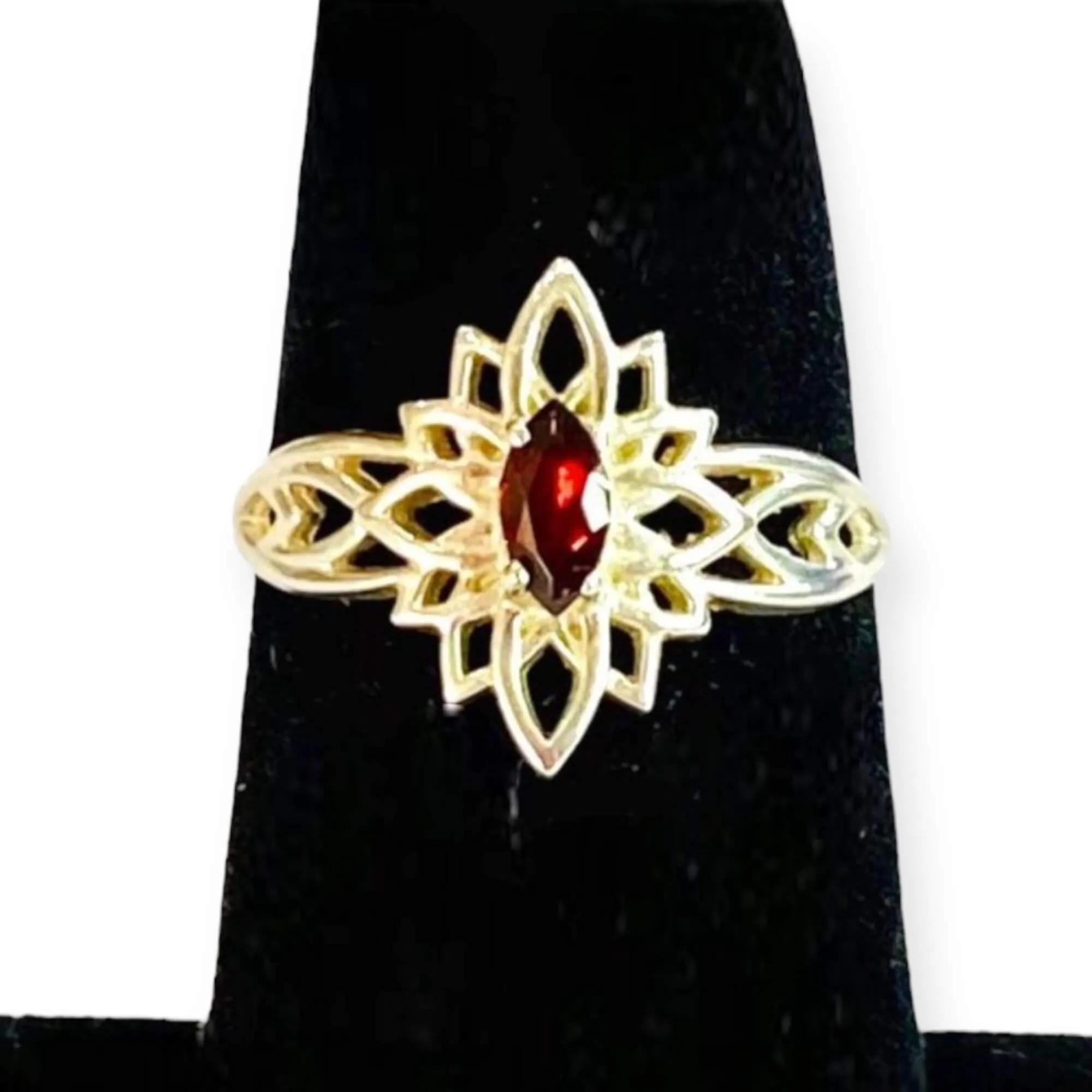 Women's Elegant Marquise Garnet Ring