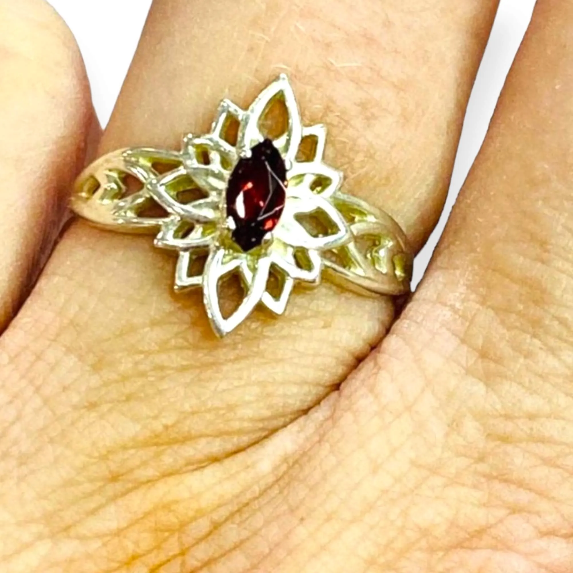 Women's Elegant Marquise Garnet Ring